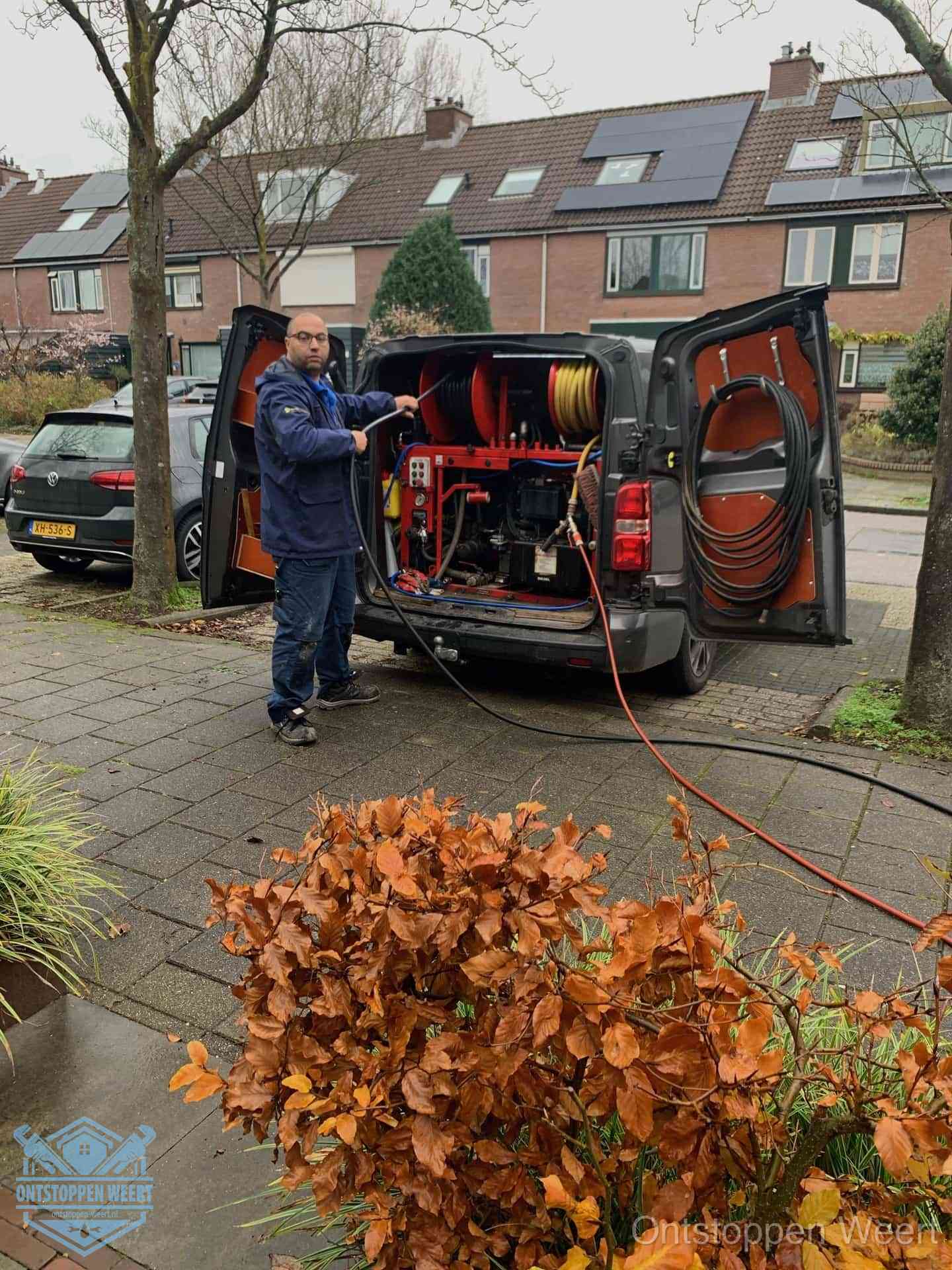 Rioolservice in de wijk in Weert